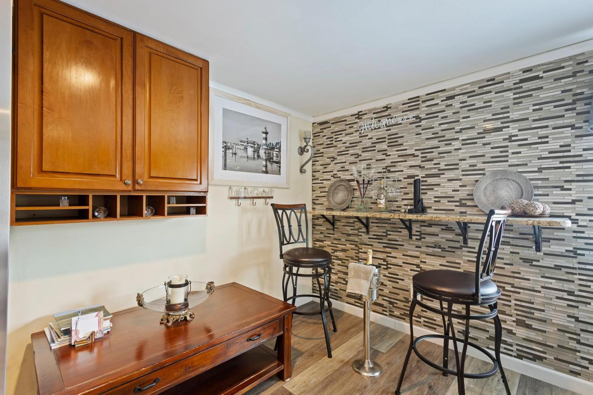 C & N Apartment