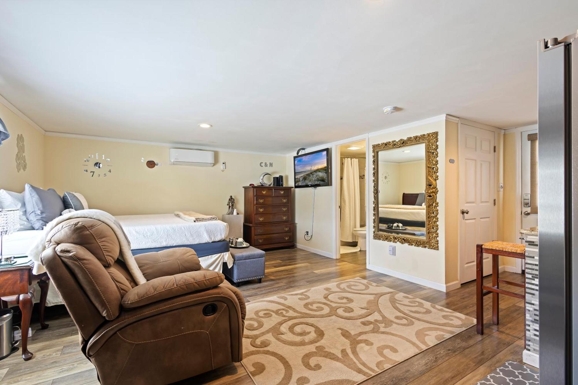 Apartment C & N